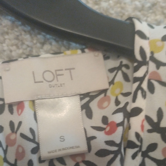 LOFT Multi Color Cherry Print Ruffled Sleeveless Popover Flowy Blouse - Picture 3 of 7